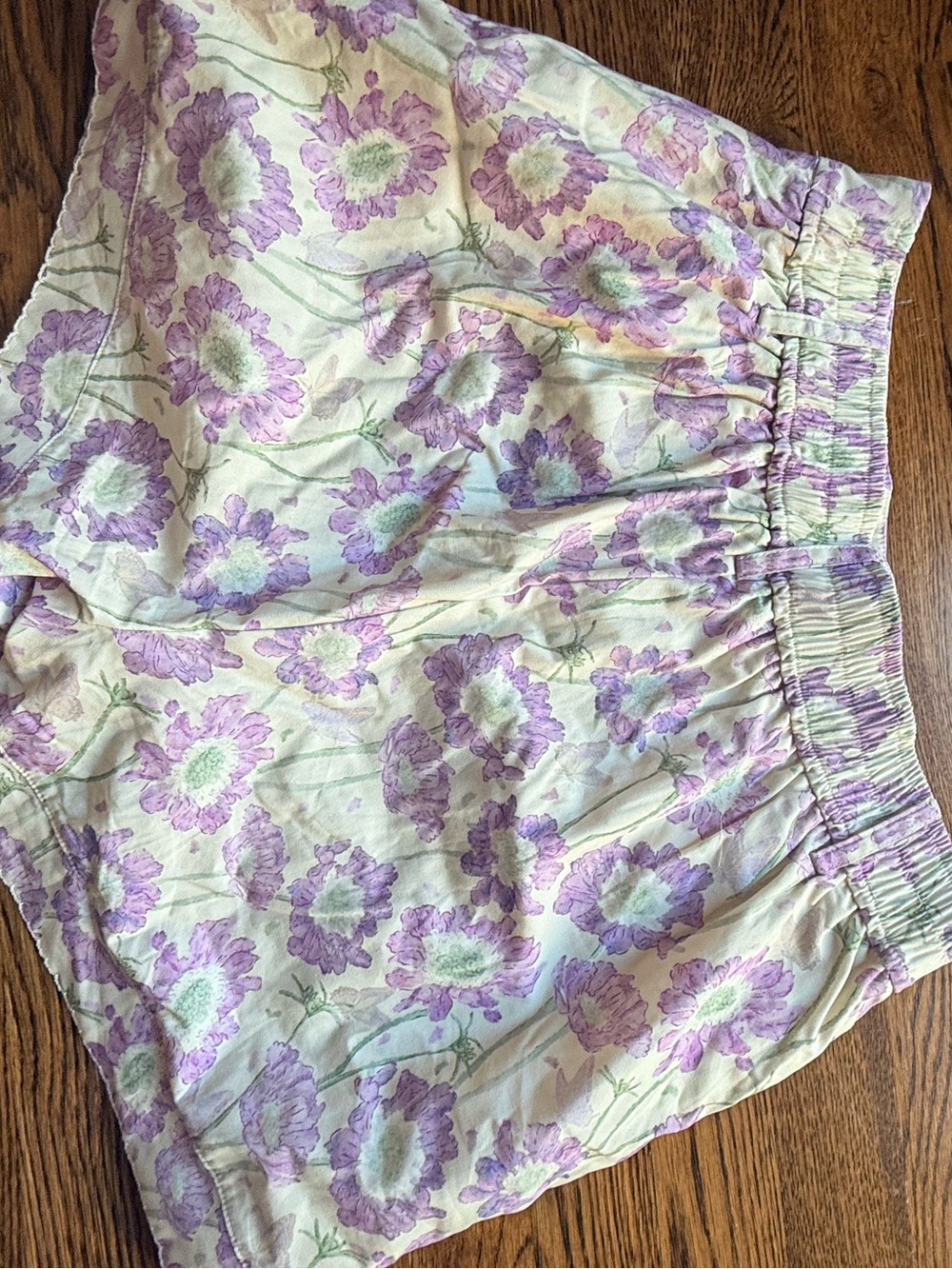 Entro Purple Flower Pleated front shorts. Zipper/hook front Pockets. EUC M - Picture 6 of 9
